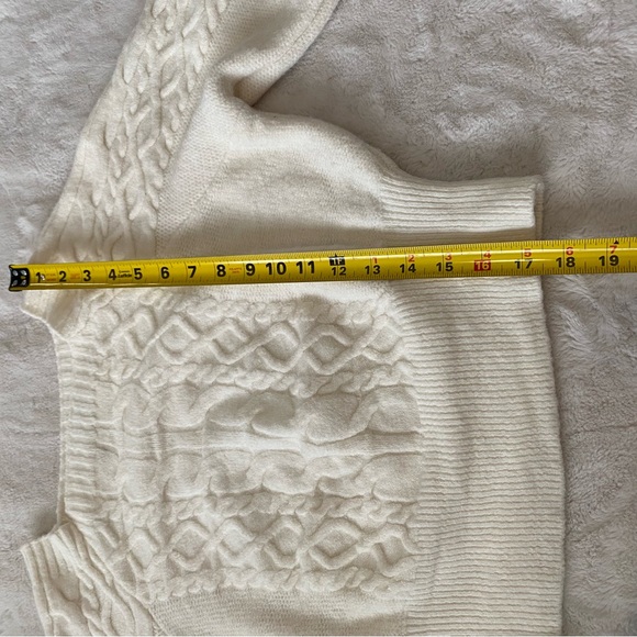 Cropped Top Sweater - Picture 6 of 12